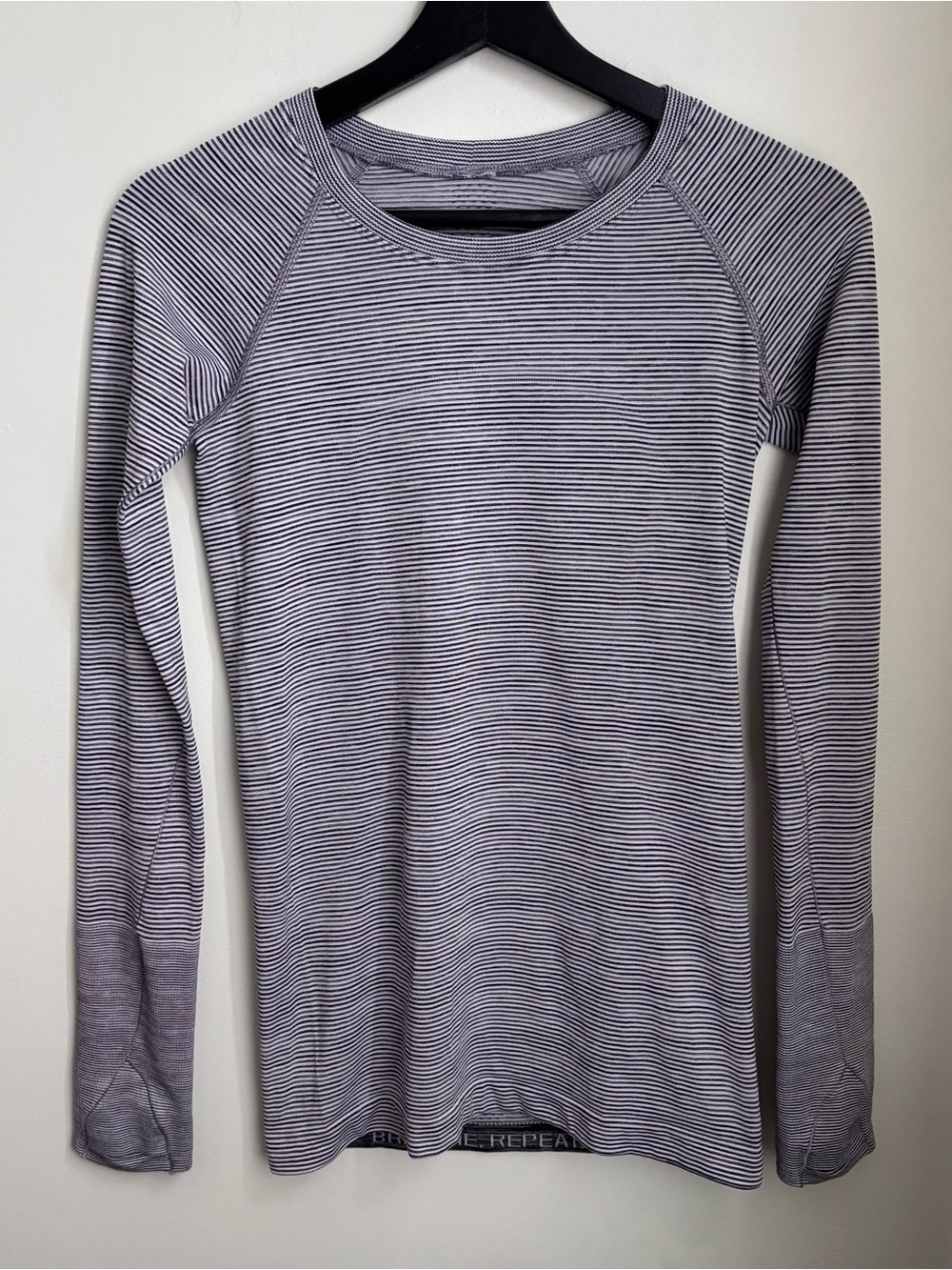 Lululemon swiftly Long-Sleeve Crewneck Striped Top - Grey/White size 4 euc